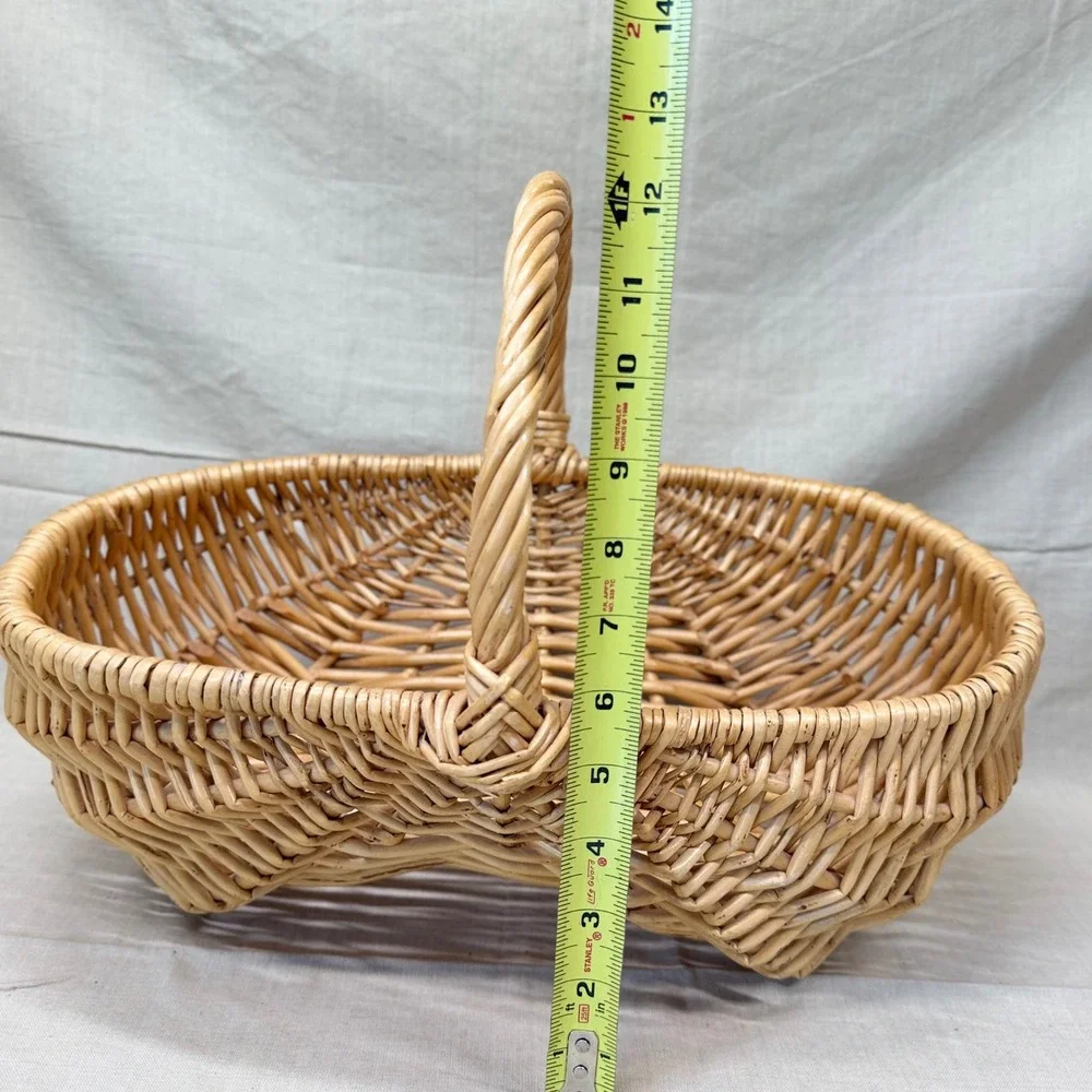 Vintage Wicker Gathering Basket English Cottage Bread Basket Kitchen Decor 1970s